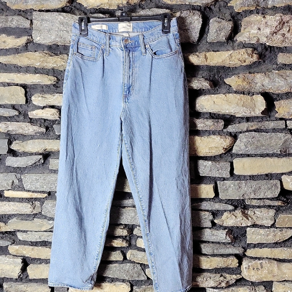 Women's Universal Thread Light Blue  Jeans Size 4/27R Vintage Straight Recto